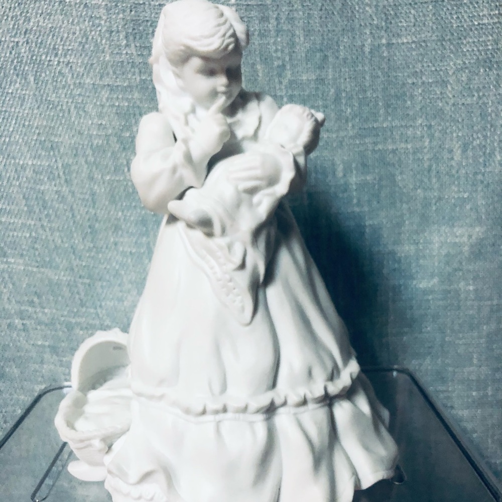 Dept 56 Winter Silhouette Girl w/Baby